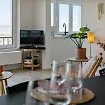 Huswell - Stylishly Refurbished Apartment With Sea View