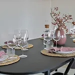 Huswell - Stylishly Refurbished Apartment With Sea View